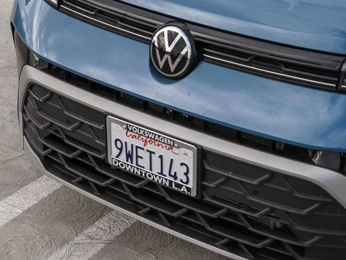 New 2025 Volkswagen Taos SE w/ Black Wheel Package FWD image 8