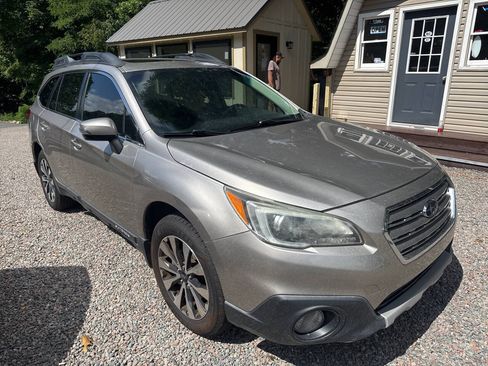 Used 2016 Subaru Outback 2.5i Limited AWD/4WD image 4