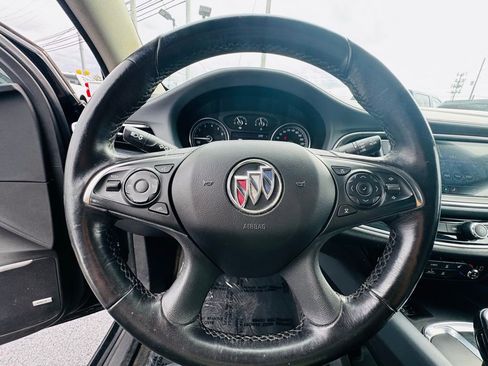 Used 2021 Buick Enclave Essence image 10