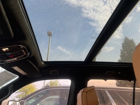 Used 2022 Jeep Grand Wagoneer Series III AWD/4WD image 14