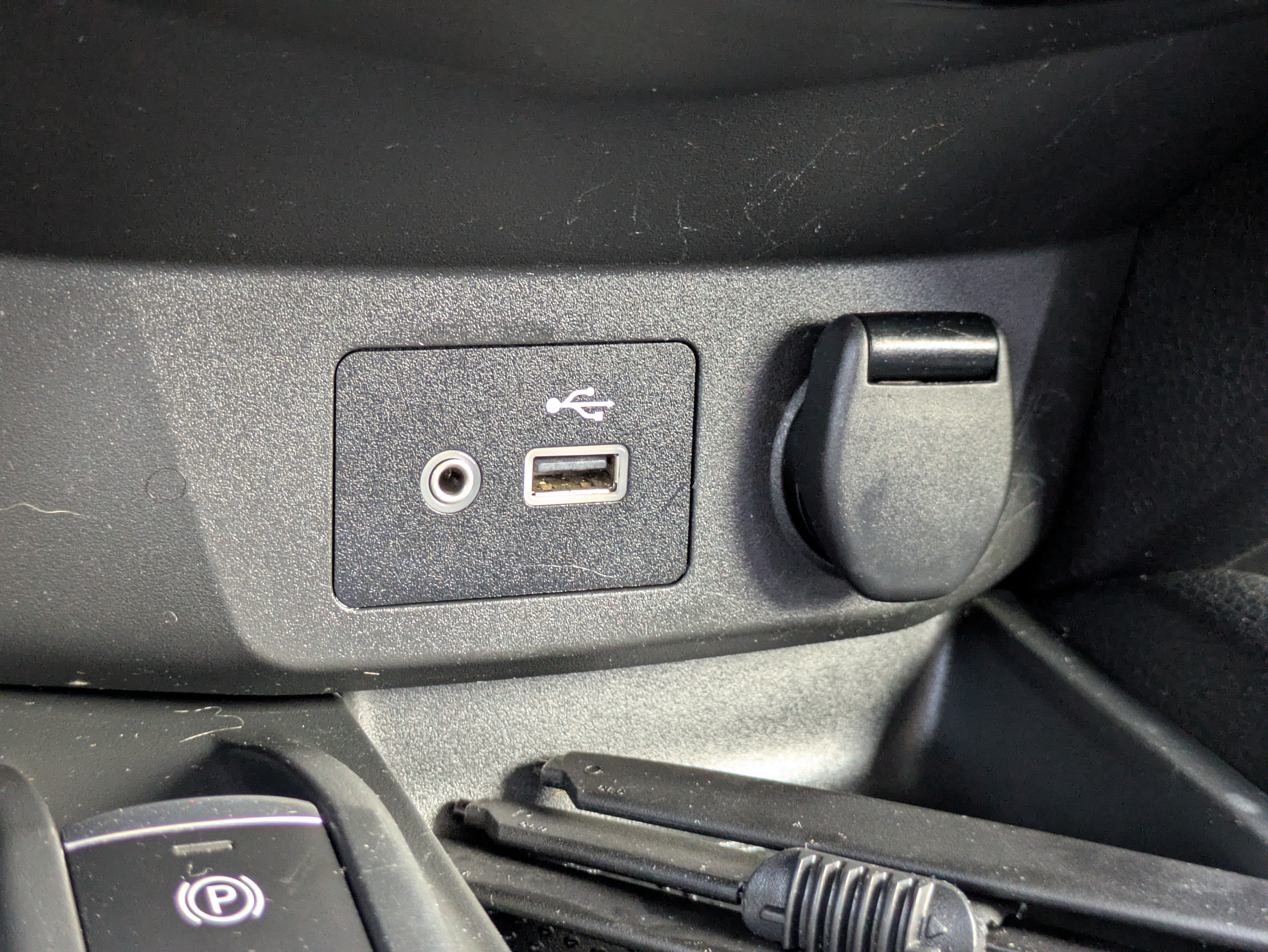 Used 2019 Nissan Rogue SV w/ Premium Package FWD image 26