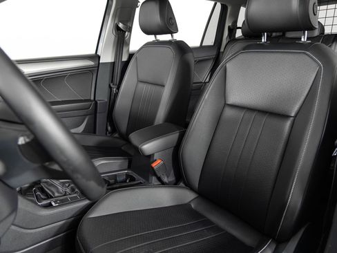 Used 2022 Volkswagen Tiguan SE AWD/4WD image 16