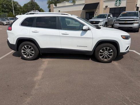 Used 2019 Jeep Cherokee Latitude Plus w/ Comfort/Convenience Group AWD/4WD image 4
