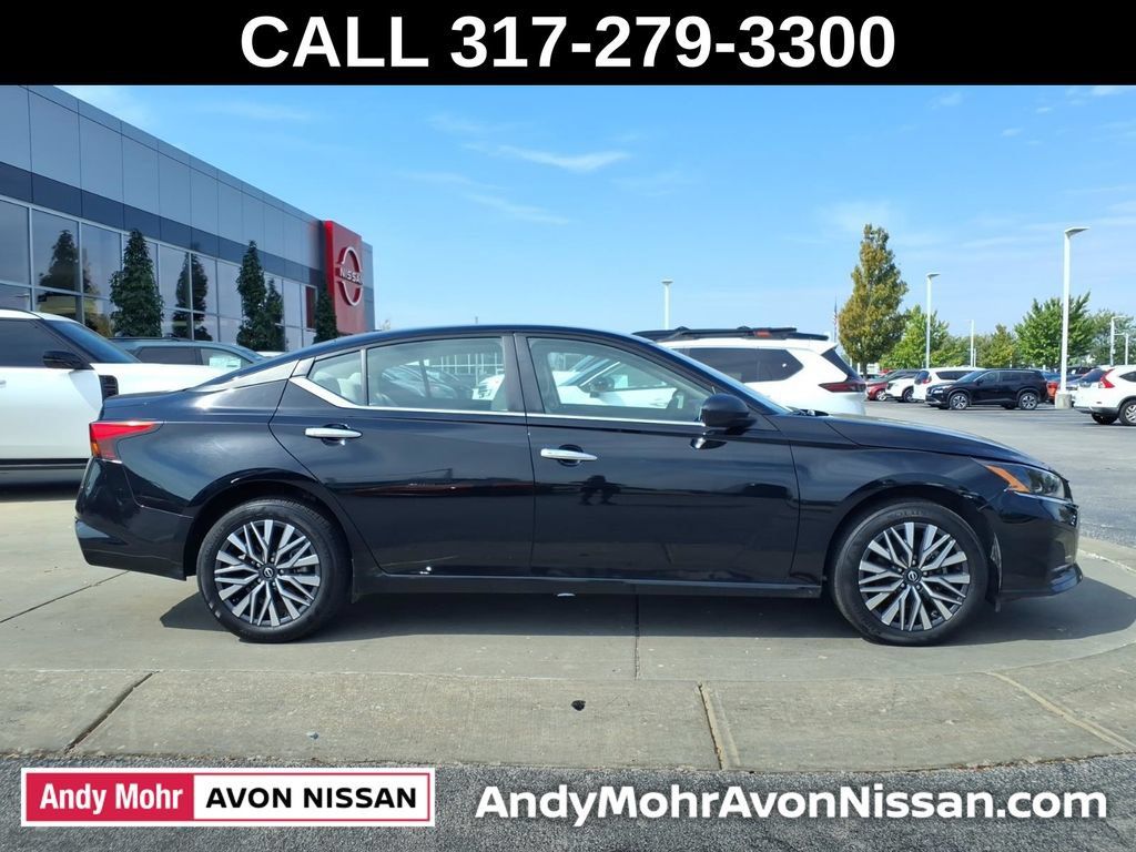 Used 2025 Nissan Altima 2.5 SV AWD/4WD image 8