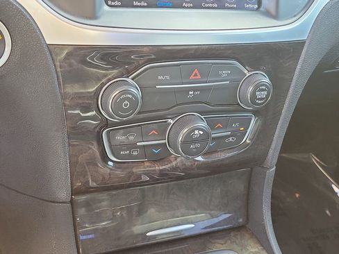 Used 2019 Chrysler 300 Limited RWD image 28