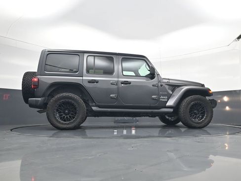 Used 2018 Jeep Wrangler Unlimited Sahara image 26