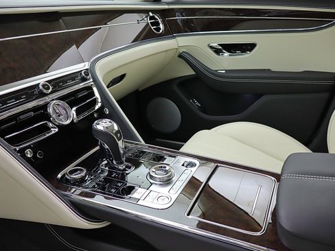 Used 2024 Bentley Flying Spur S V8 image 33