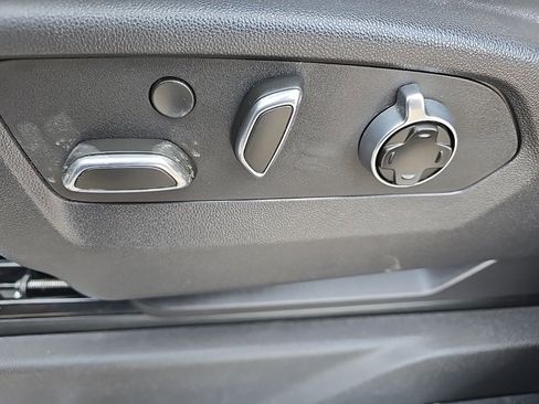 Used 2025 GMC Sierra 2500 Denali Ultimate image 11