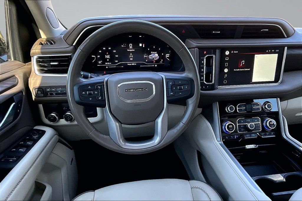Used 2022 GMC Yukon XL Denali RWD image 5