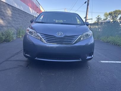 Used 2017 Toyota Sienna LE