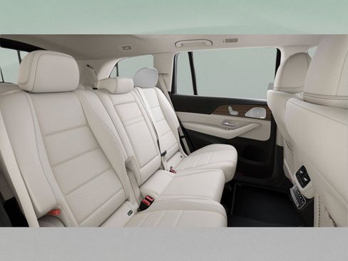 Certified 2026 Mercedes-Benz GLS 450 4MATIC image 43