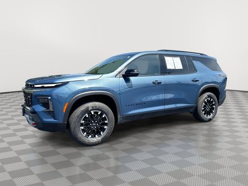 Certified 2025 Chevrolet Traverse Z71 w/ Driver Confidence Package AWD/4WD image 1