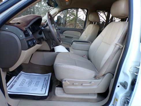 Used 2010 Chevrolet Avalanche LT w/ Suspension Package, Off-Road image 15