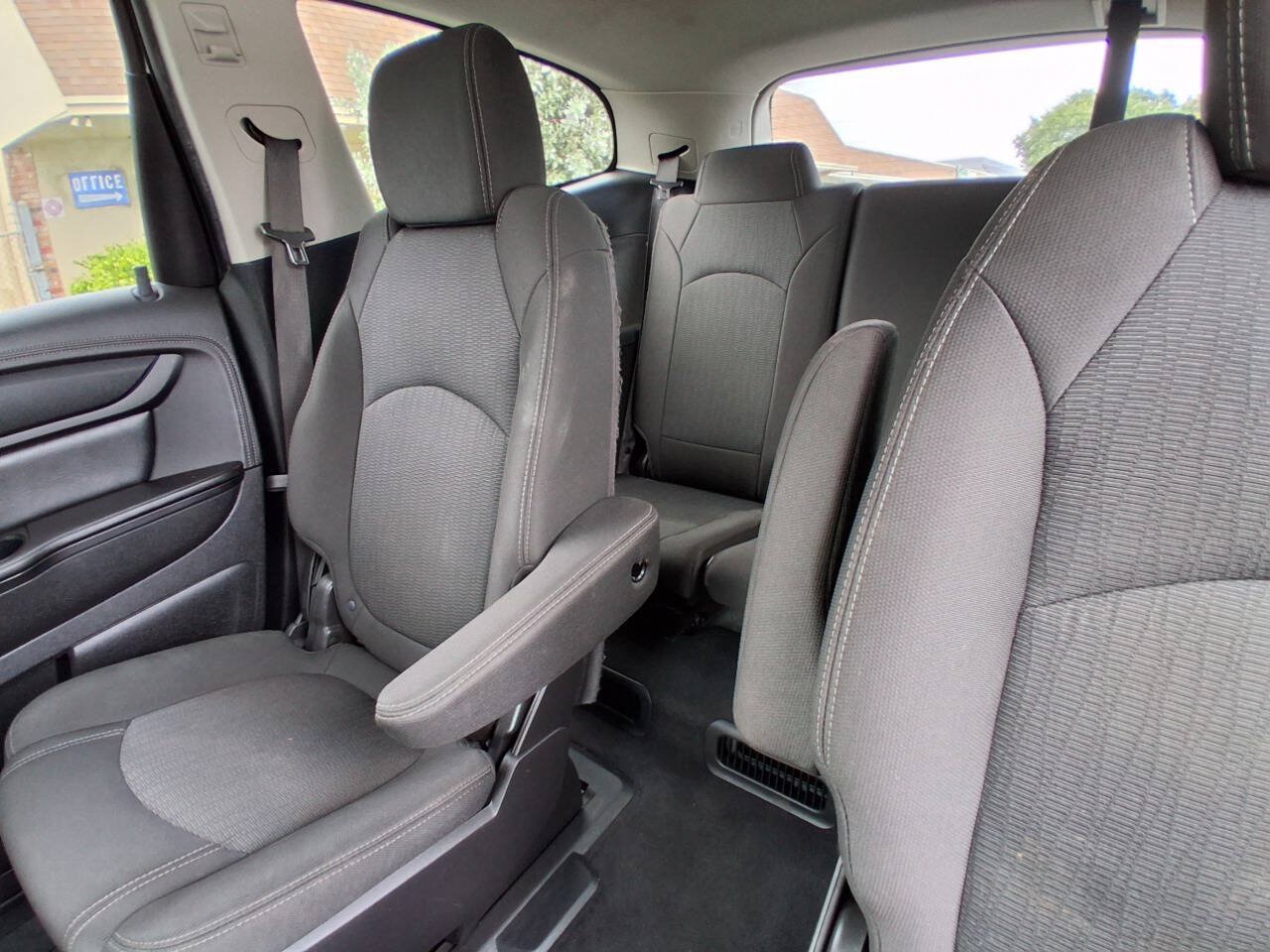 Used 2017 Chevrolet Traverse LT FWD image 19