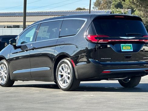 New 2026 Chrysler Pacifica Limited image 7