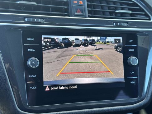 Certified 2024 Volkswagen Tiguan SE R-Line image 17