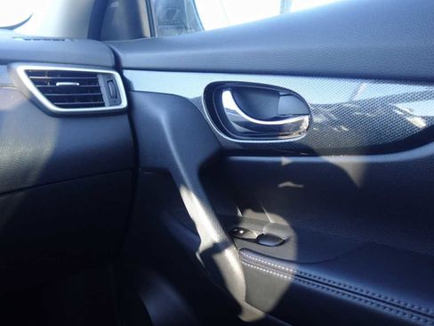 Used 2016 Nissan Rogue SL w/ SL Premium Package image 18