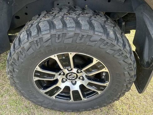 Used 2020 Nissan Titan SV w/ SV Convenience Package image 13