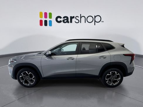 Used 2024 Chevrolet Trax LT w/ Driver Confidence Package FWD image 2