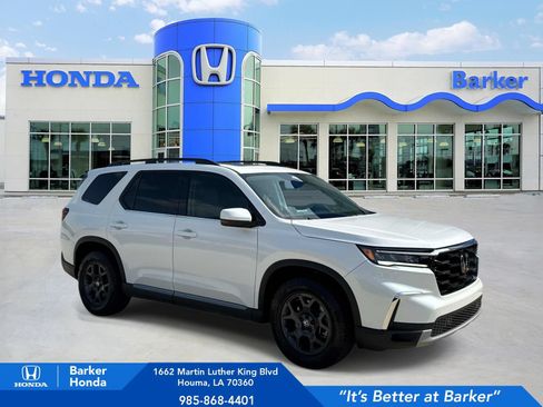 Certified 2024 Honda Pilot Touring image 1