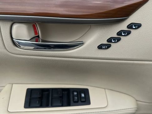 Used 2013 Lexus ES 300h w/ Luxury Pkg FWD image 20