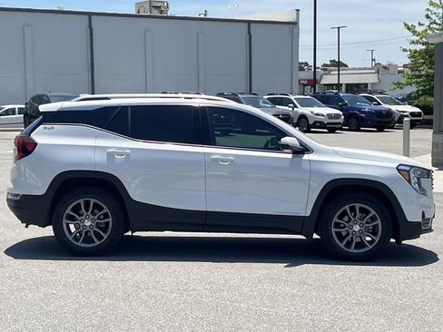 Used 2024 GMC Terrain SLT AWD/4WD image 15