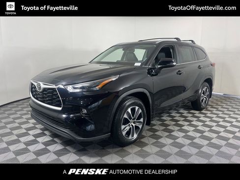 Used 2023 Toyota Highlander XLE image 1