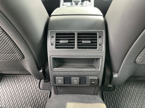 Certified 2024 Jaguar F-PACE R-Dynamic S image 25