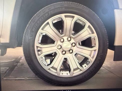 Used 2018 GMC Sierra 1500 Denali w/ Denali Ultimate Package AWD/4WD image 9