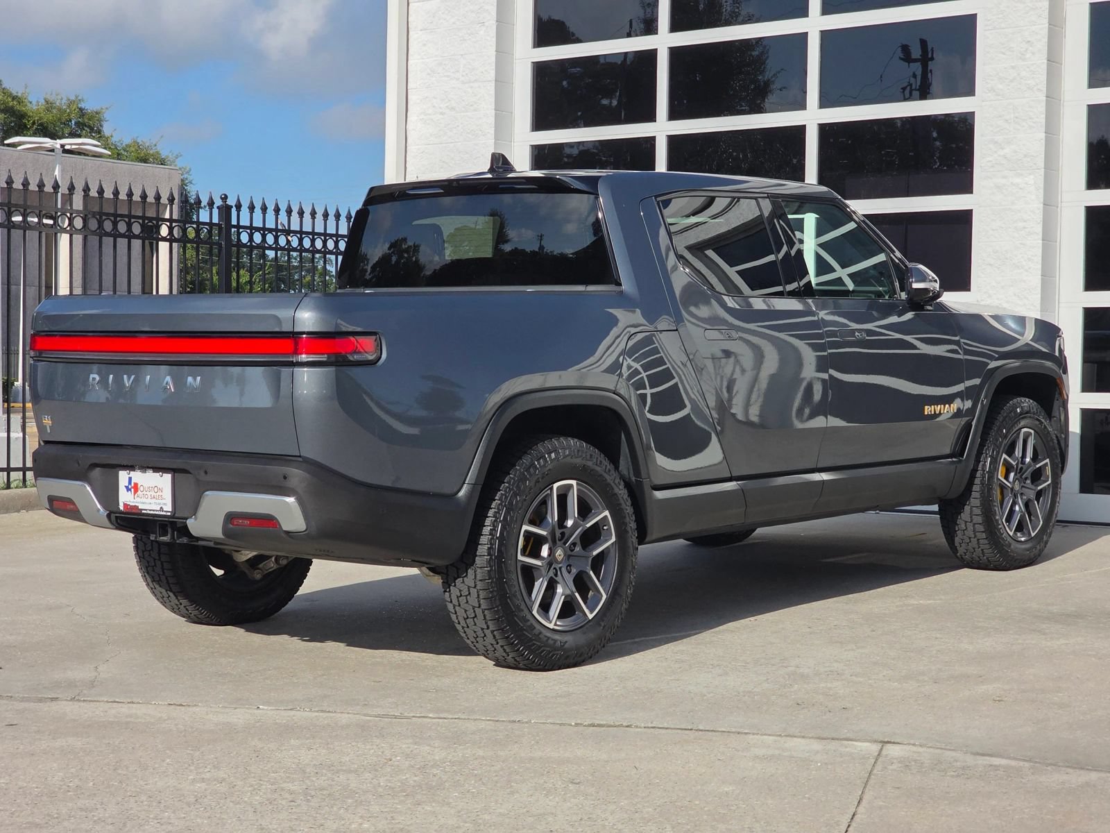 Used 2022 Rivian R1T Launch Edition AWD/4WD image 4