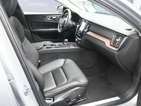 Used 2024 Volvo S60 B5 Plus w/ Protection Package Premier FWD image 27