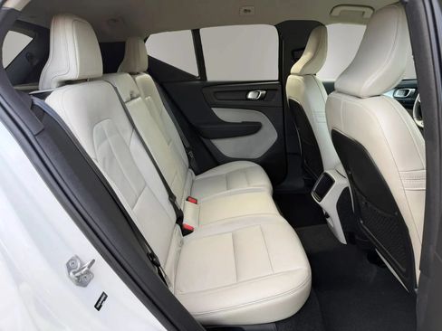 Used 2021 Volvo XC40 T4 Momentum FWD image 49