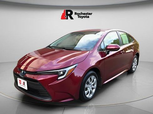 Used 2025 Toyota Corolla LE FWD image 3