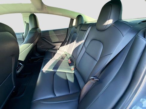 Used 2023 Tesla Model 3 Standard Range image 19