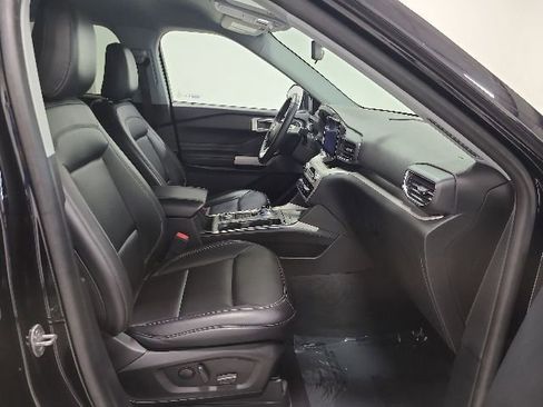 Used 2022 Ford Explorer XLT w/ Equipment Group 202A AWD/4WD image 15