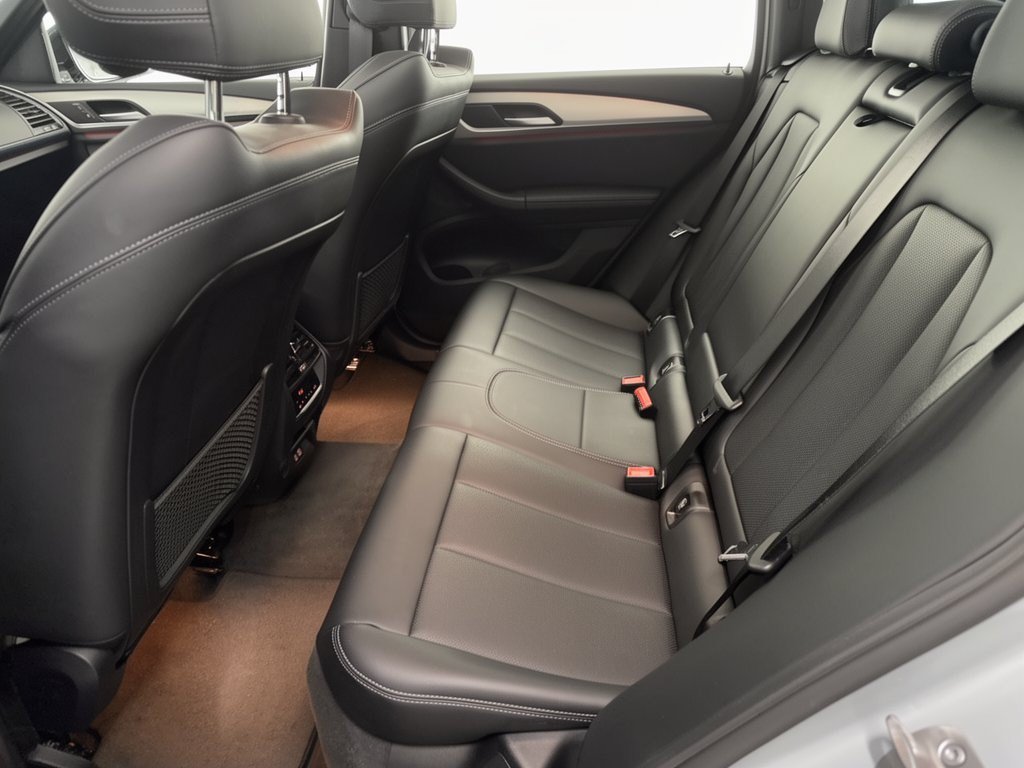 Used 2022 BMW X4 xDrive30i w/ M Sport Package AWD/4WD image 25