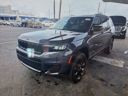 Used 2025 Jeep Grand Cherokee L Altitude image 1