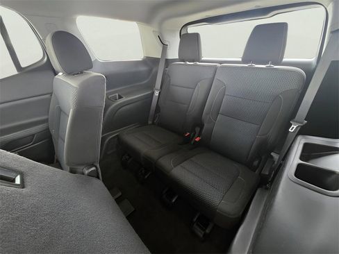 Used 2023 GMC Acadia SLE image 52