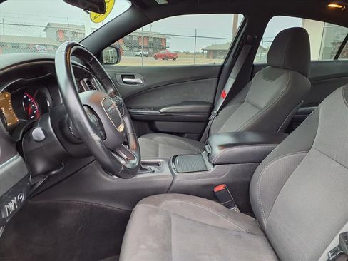 Used 2018 Dodge Charger SXT w/ Blacktop Package image 10