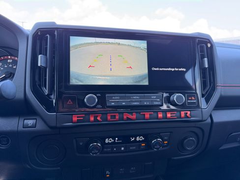 Used 2025 Nissan Frontier Pro-X image 16