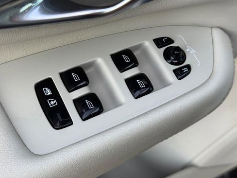 Used 2023 Volvo XC90 B6 Ultimate w/ Lounge Package image 16