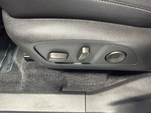 Used 2026 Chevrolet Traverse LT FWD image 23