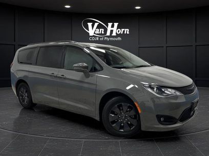 Used 2020 Chrysler Pacifica Limited w/ Advanced Safetytec Group