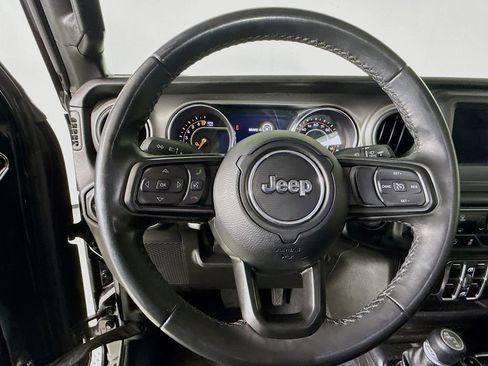 Used 2021 Jeep Gladiator Sport image 12