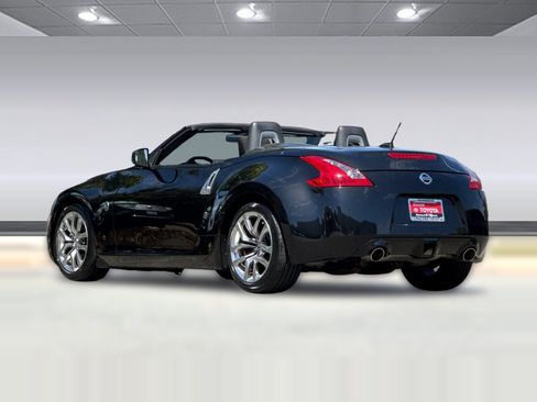 Used 2014 Nissan 370Z Roadster RWD image 3