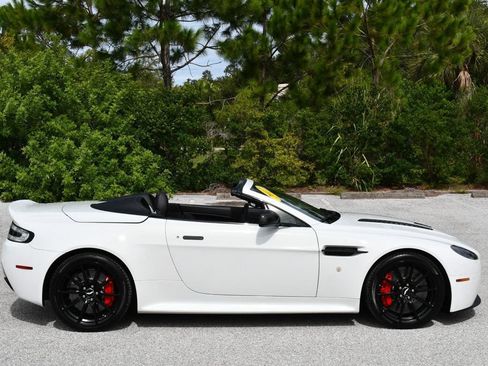 Used 2017 Aston Martin V12 Vantage S RWD image 37