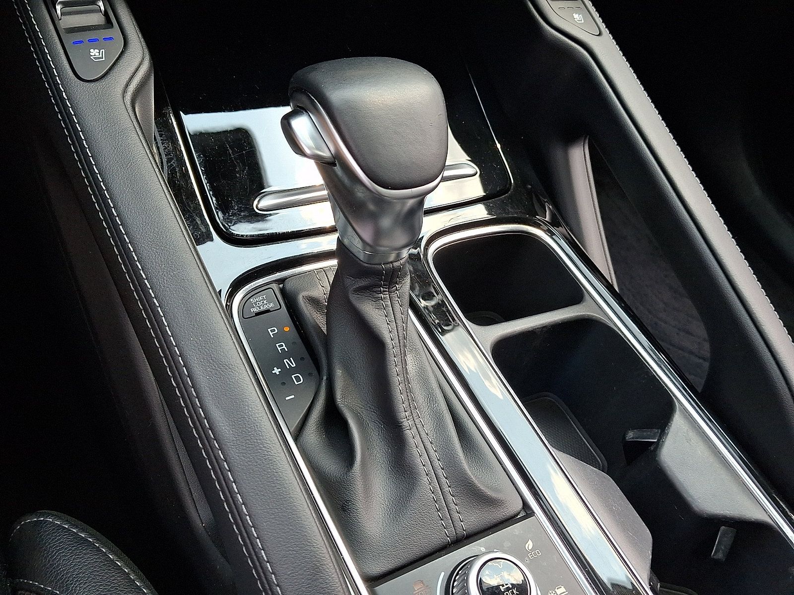Used 2022 Kia Telluride SX w/ Nightfall Edition Package AWD/4WD image 14