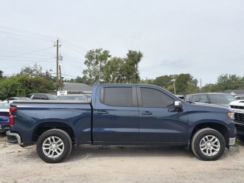 Used 2022 Chevrolet Silverado 1500 LT AWD/4WD image 2