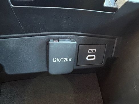 Used 2023 Toyota Corolla SE w/ SE Premium Package image 22