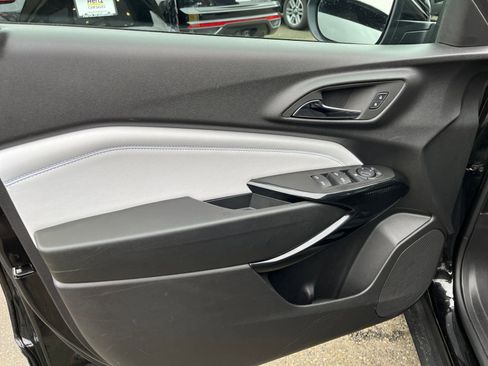 Used 2025 Chevrolet Trax LT image 20